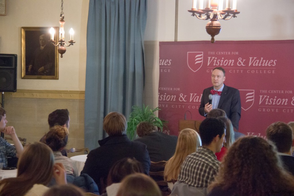 Dr. Hülsmann addresses students at Freedom Readers